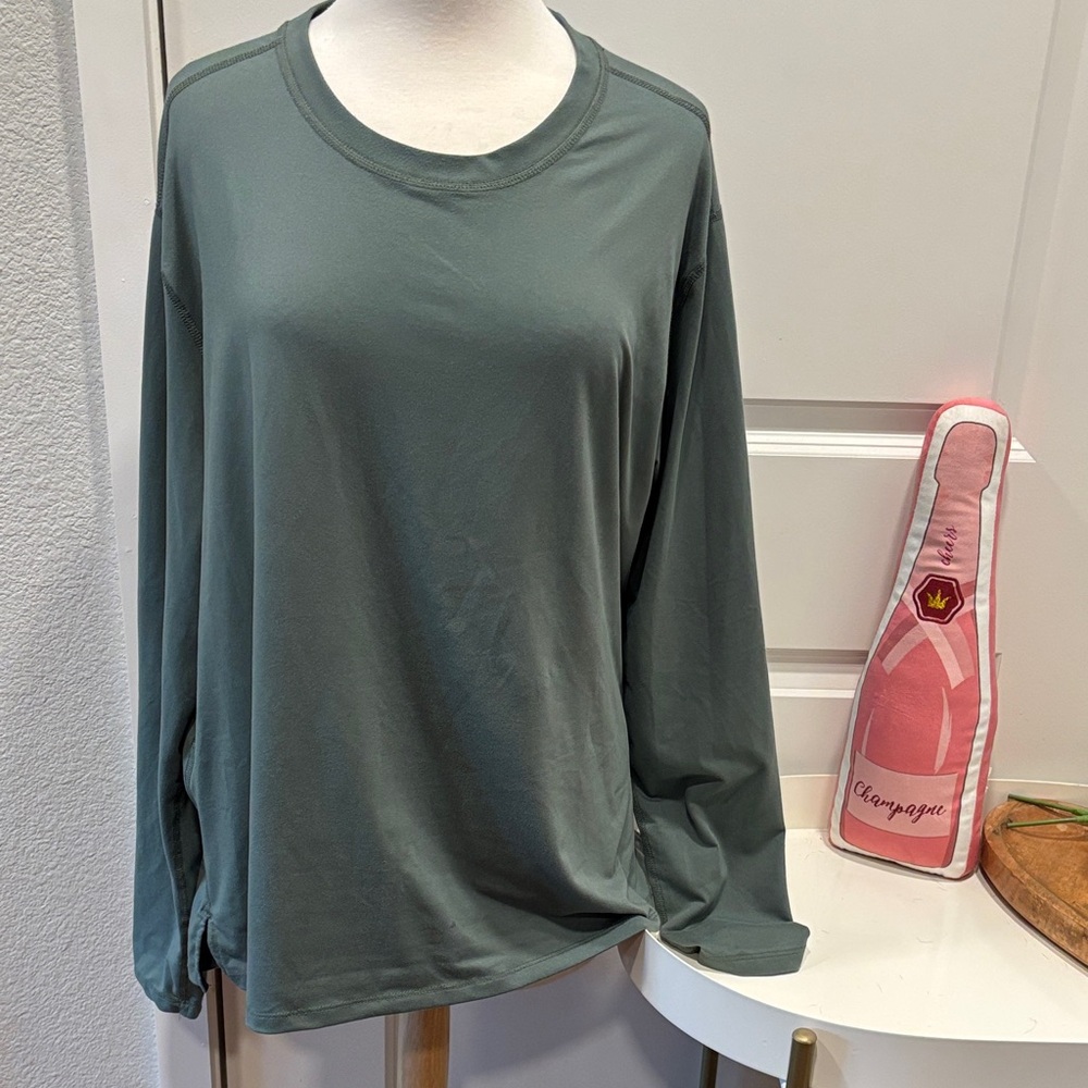 GUC All in Motion Forest Green Long Sleeve Tee